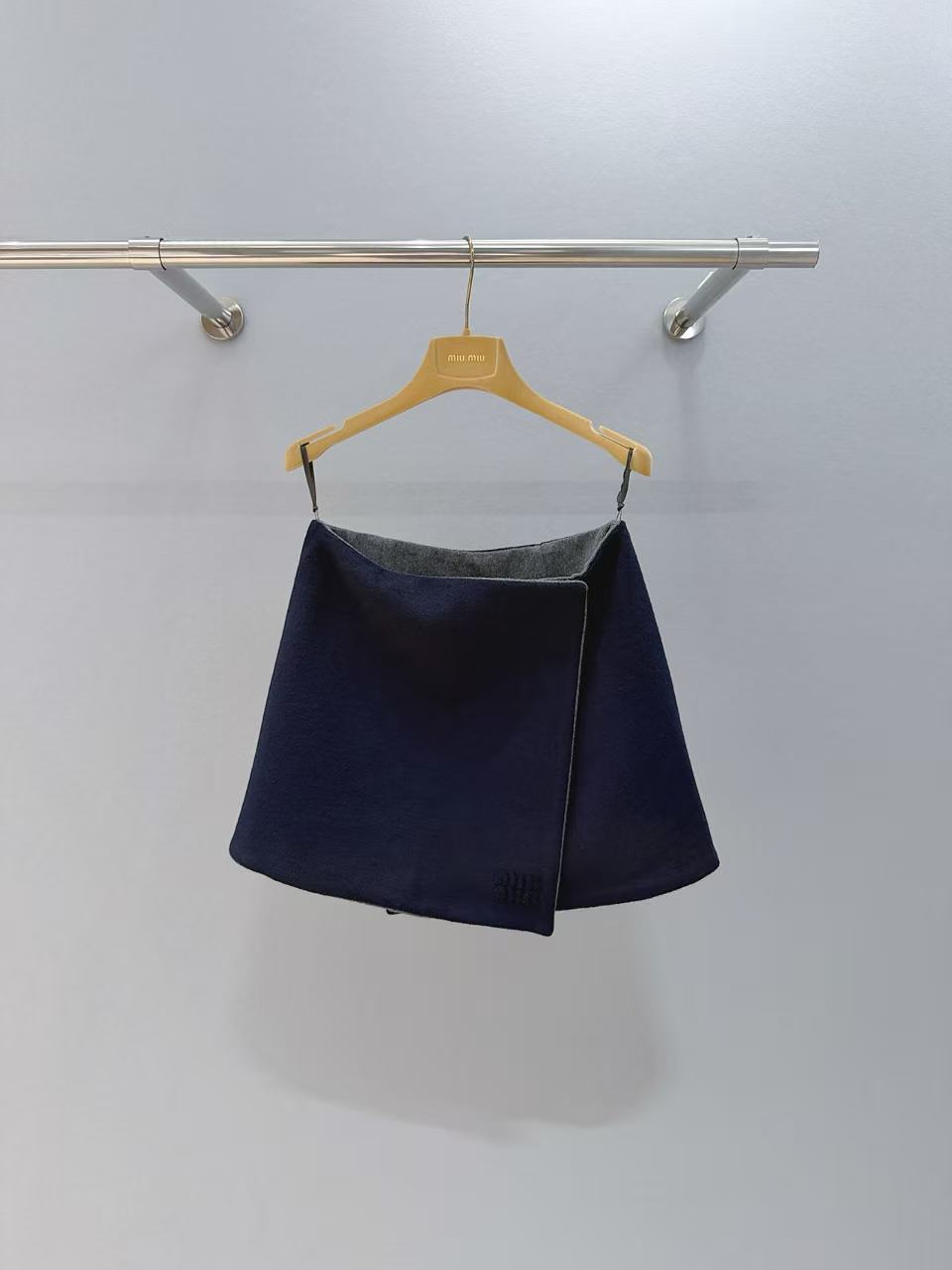 MIU MIU  雙面穿羊毛呢短款半裙 精品 時尚