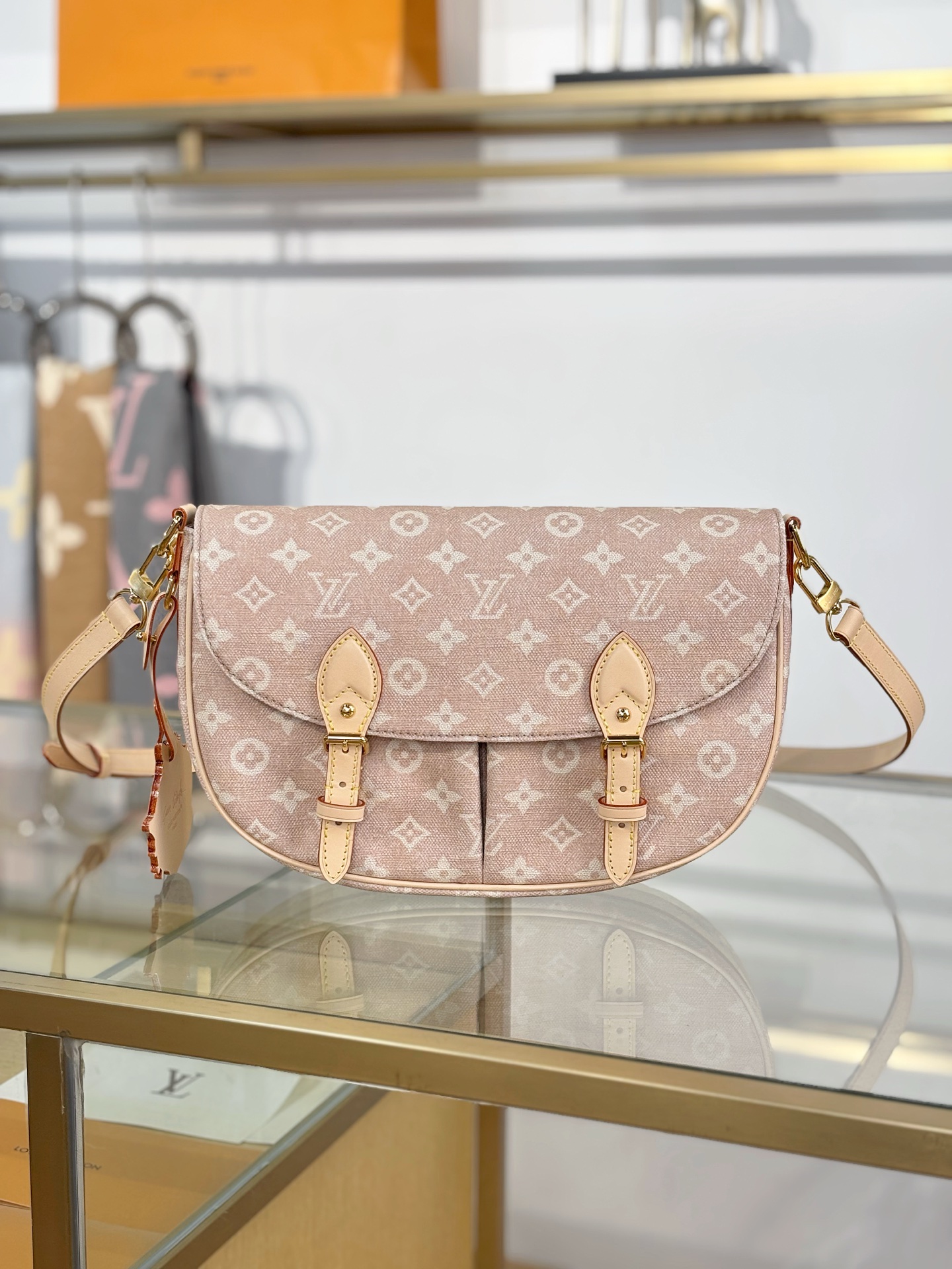 Louis Vuitton ESCAPE聯名貓咪手袋 高仿 精品
