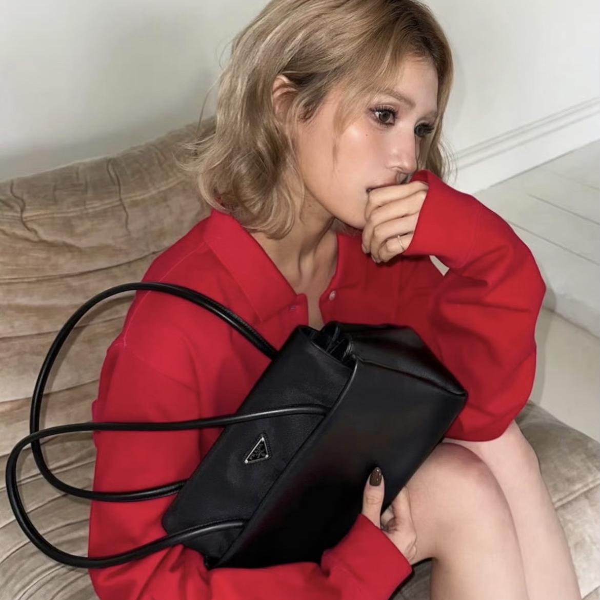 Prada  Passage中號手袋