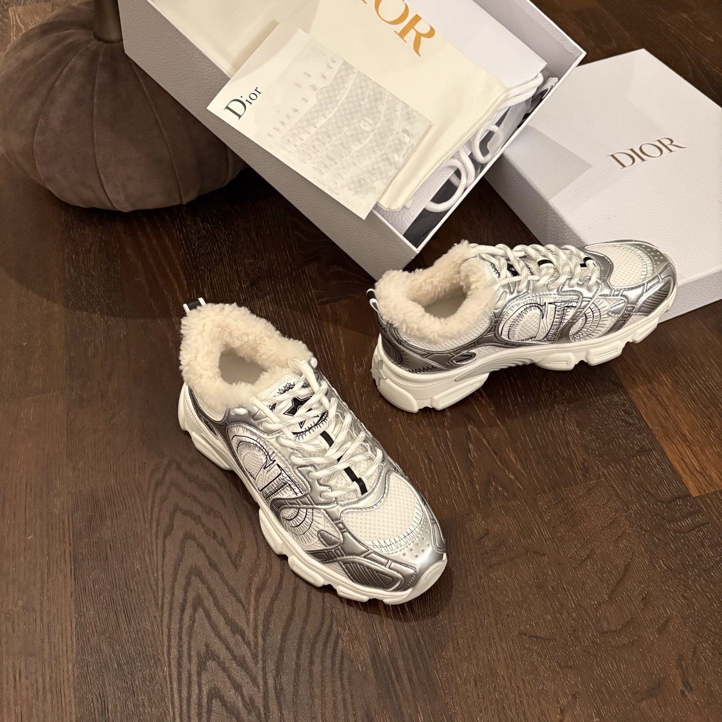 Dior   原廠皮 皮毛一體運動鞋