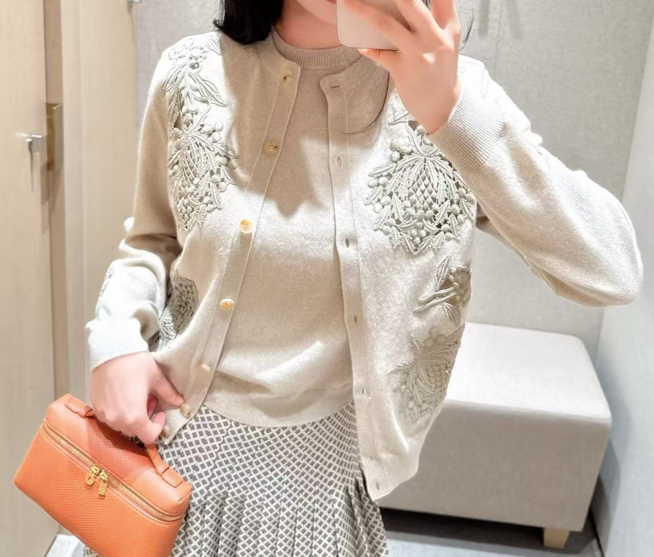 Loro piana  薊花刺繡羊絨開衫 精品 精工