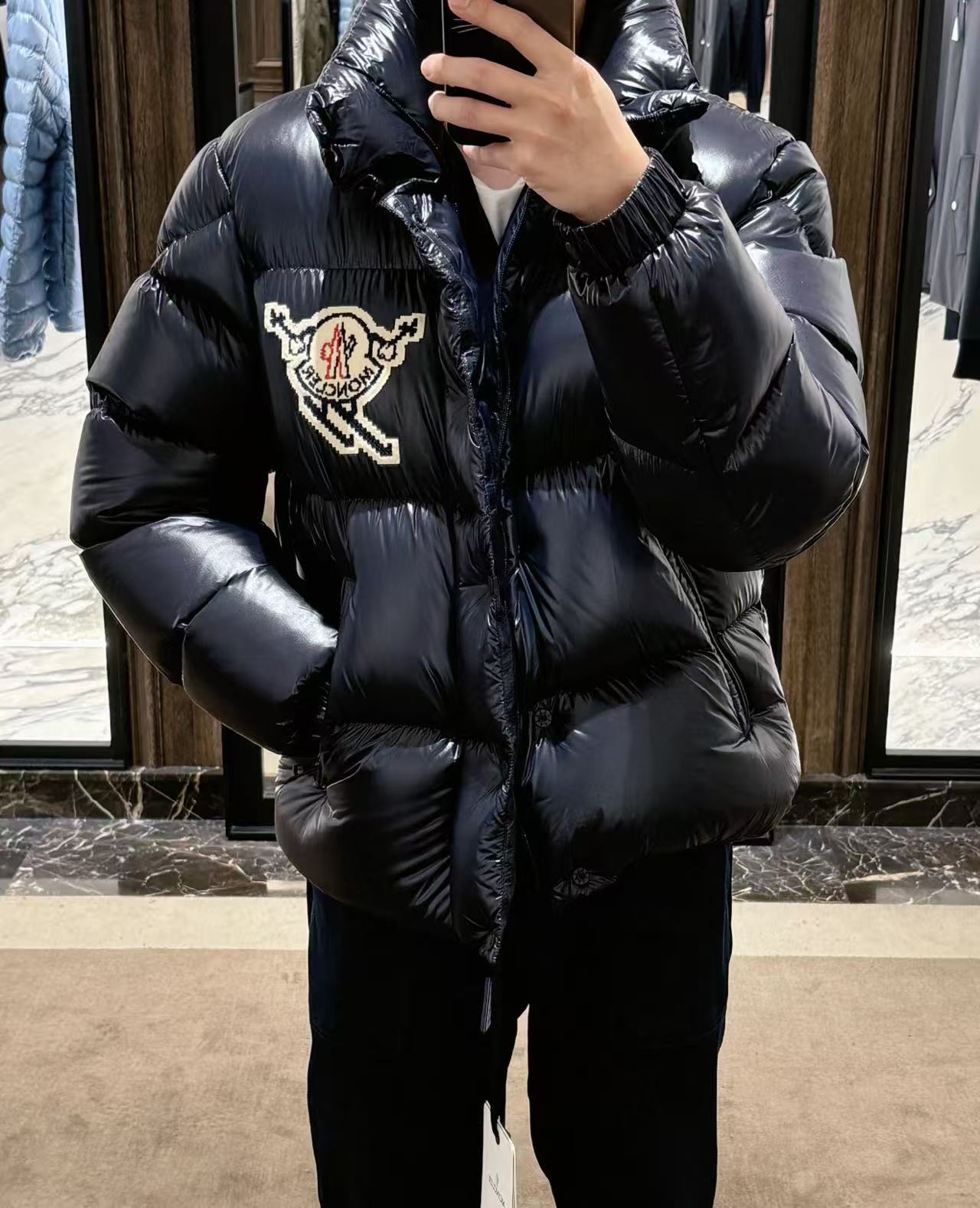 Moncler  Leste 短款男士羽絨外套 精工 超A
