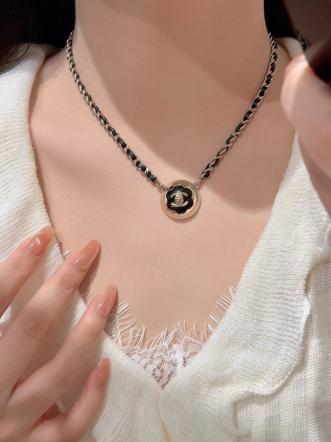 Chanel 25a黑皮茶花半球穿奢侈品項鍊