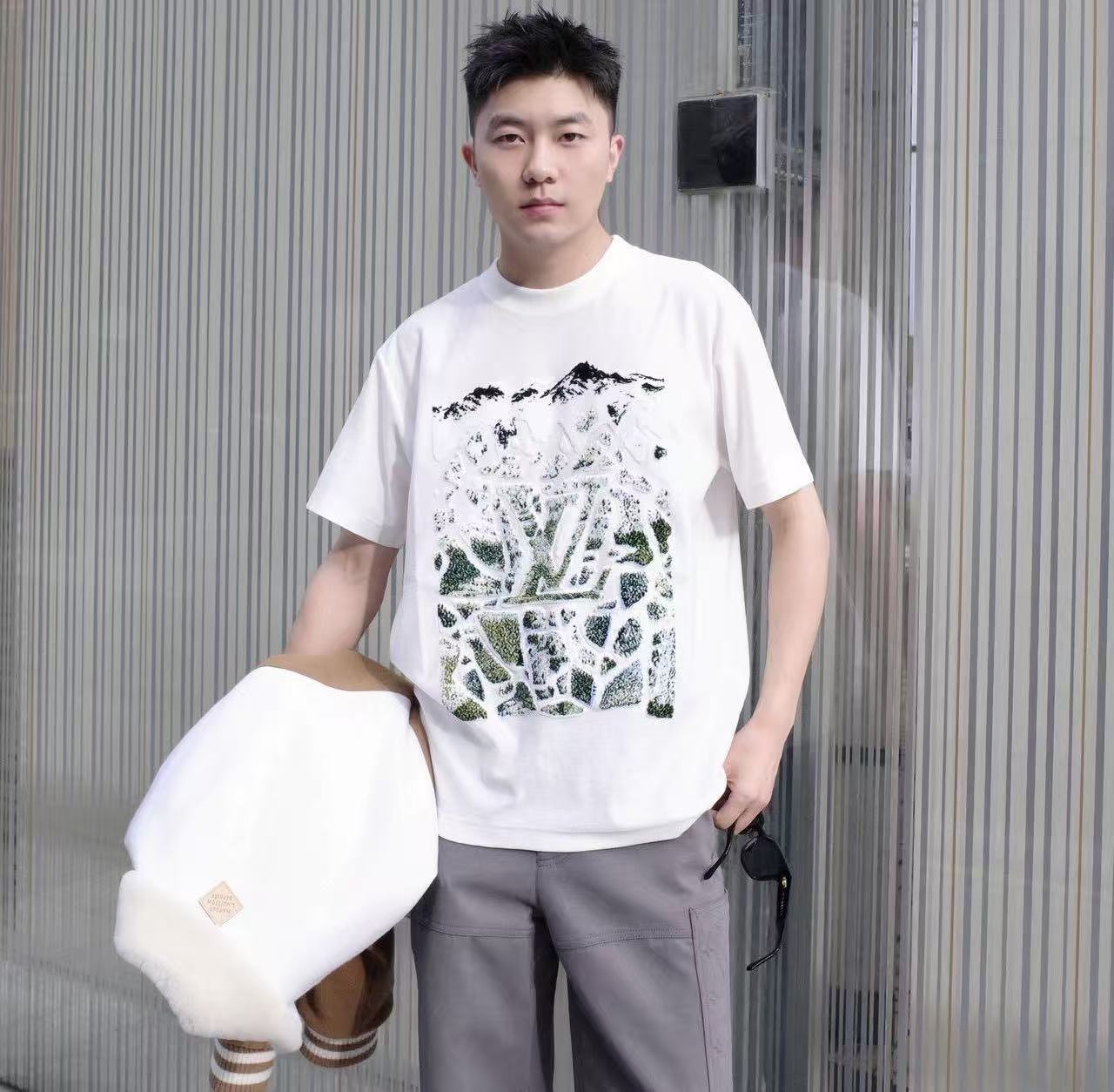 Louis Vuitton   滑雪系列短袖 奢侈品 精品