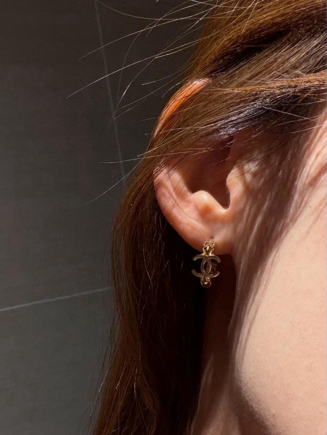 Chanel 菱格小彎耳環 精工 精品