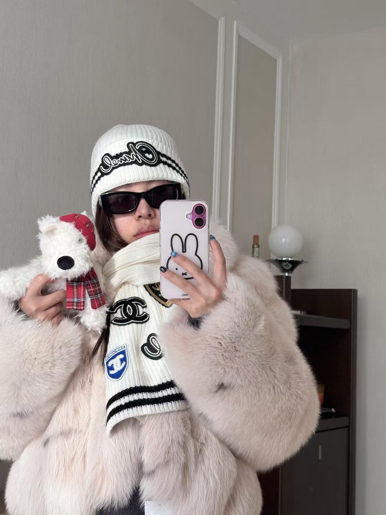 雙十一重磅特惠福利- Chanel 徽章刺繡精品針織圍巾