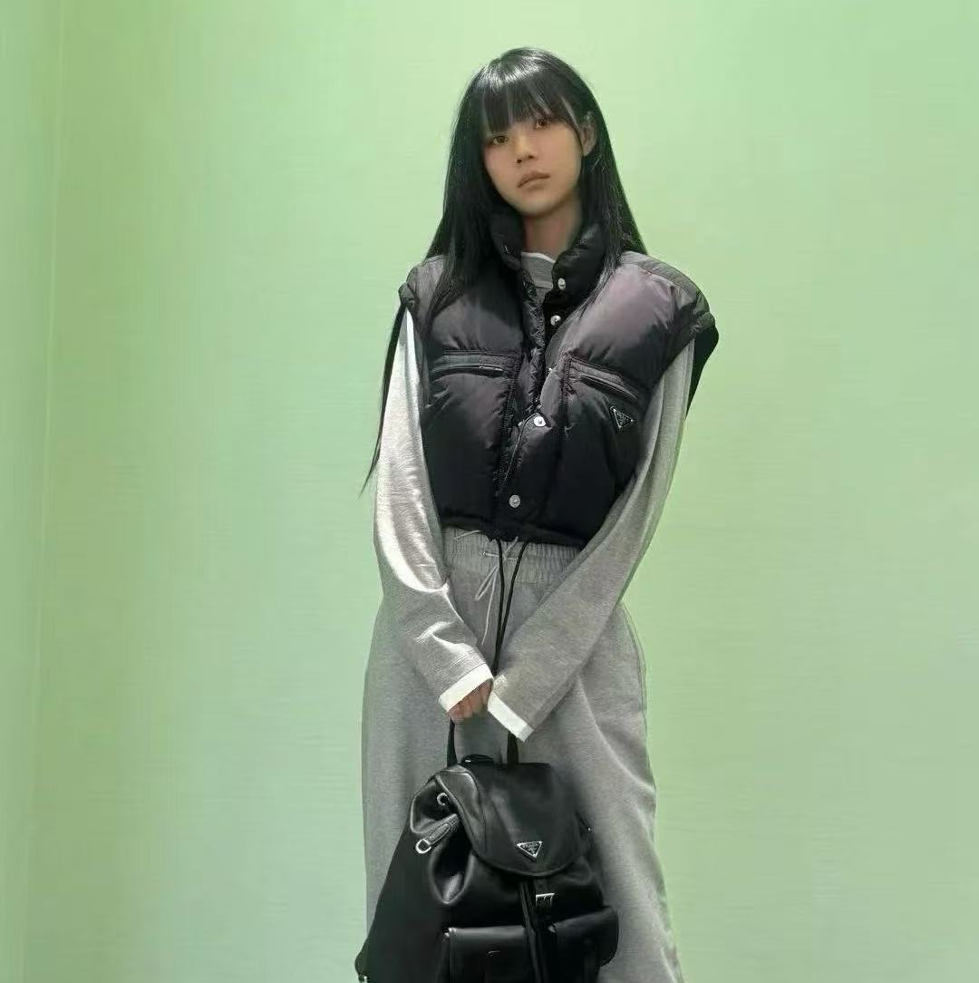 Prada 連帽立領短款麵包羽絨服 時尚 精品