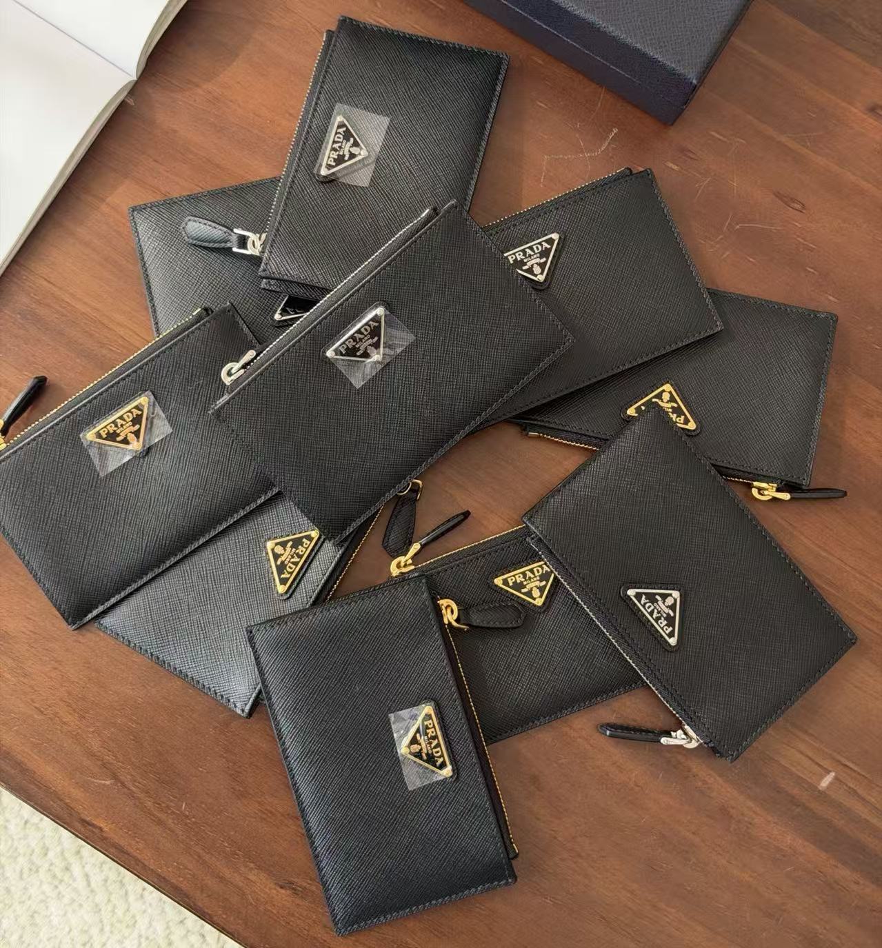 Prada    Saffiano十字紋皮革卡包 高仿 精品