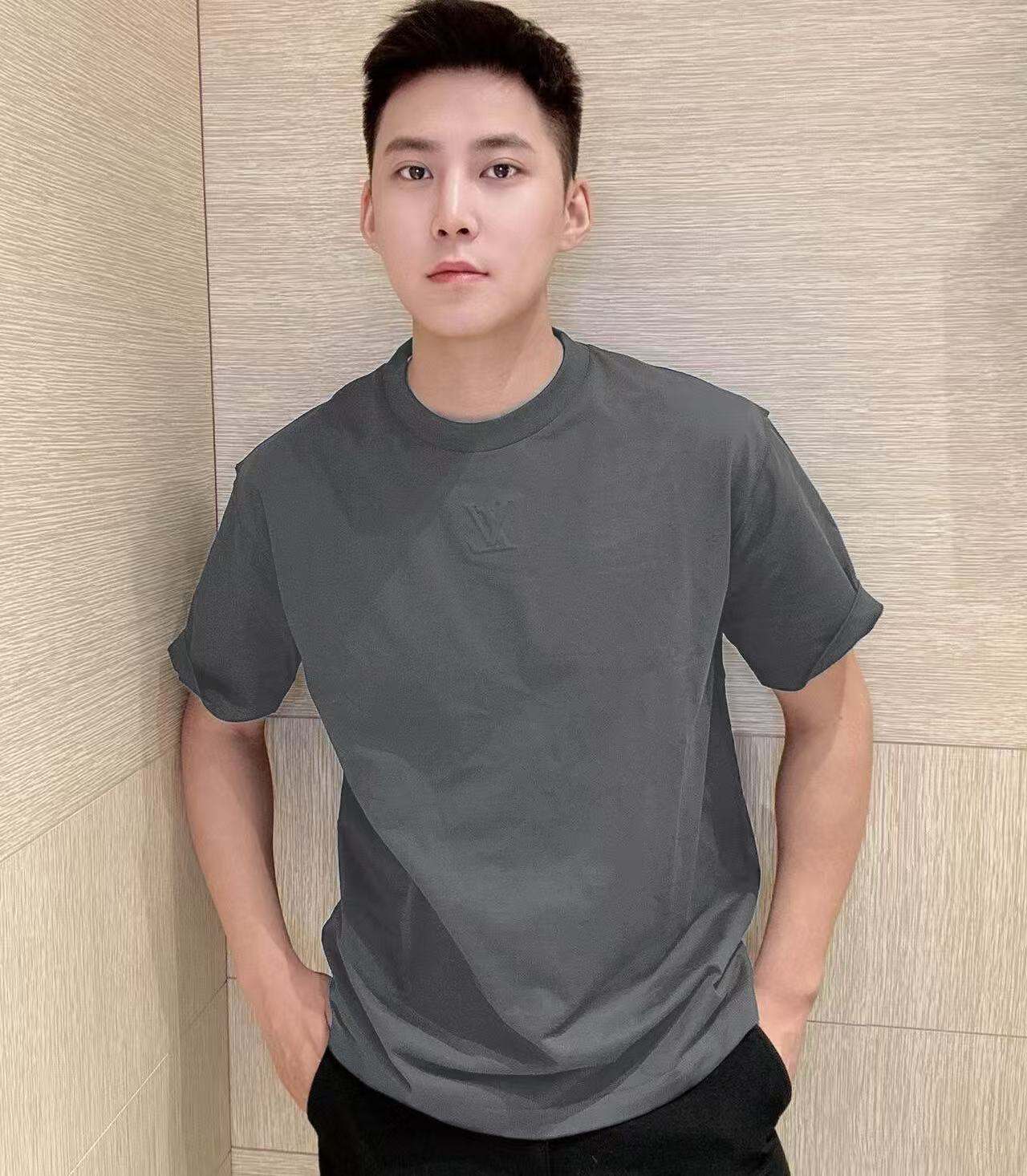 Louis Vuitton 新色鋼印浮雕logo短袖 精品 1:1