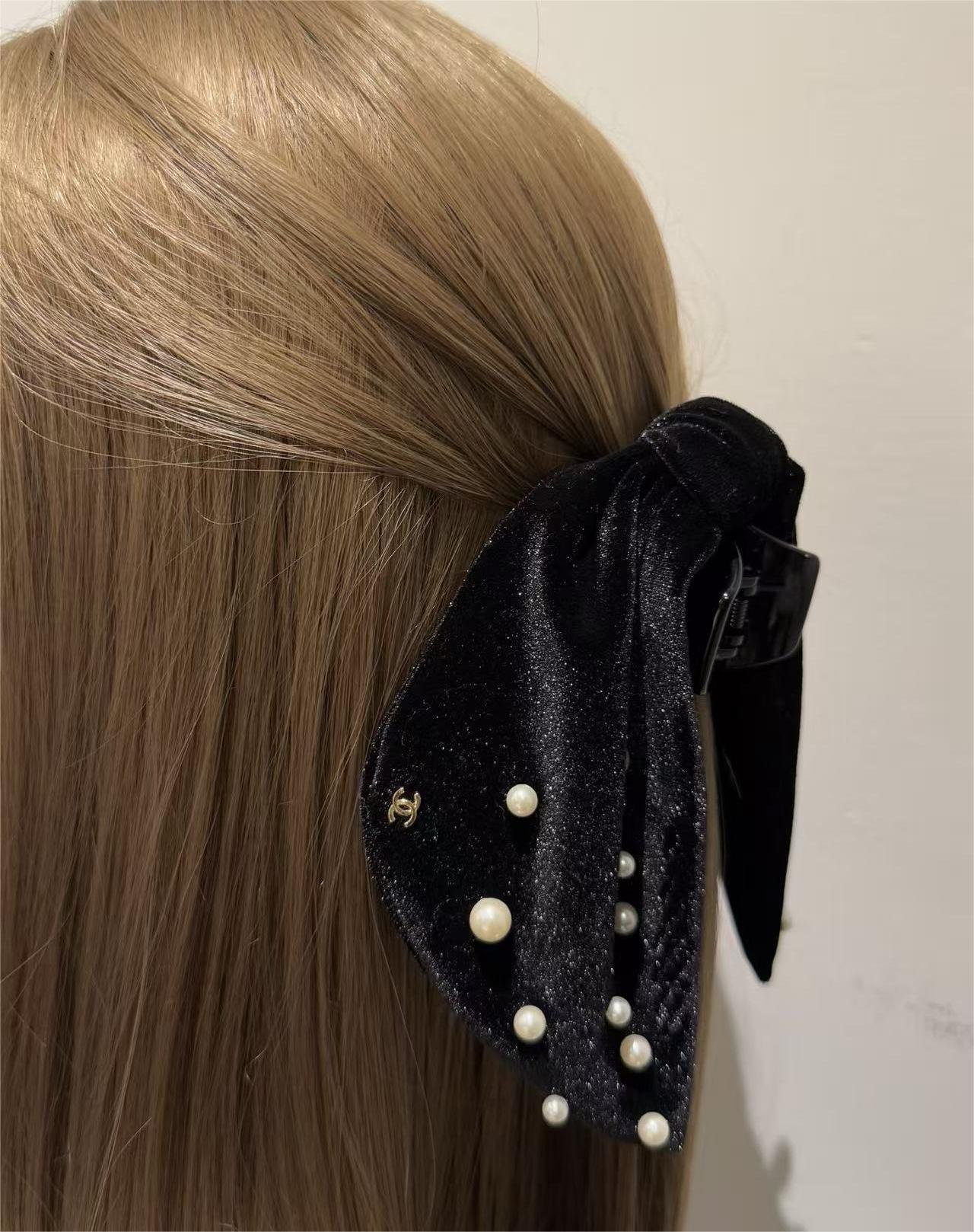 Chanel 黑色絲絨蝴蝶結鯊魚夾 奢侈品 精品