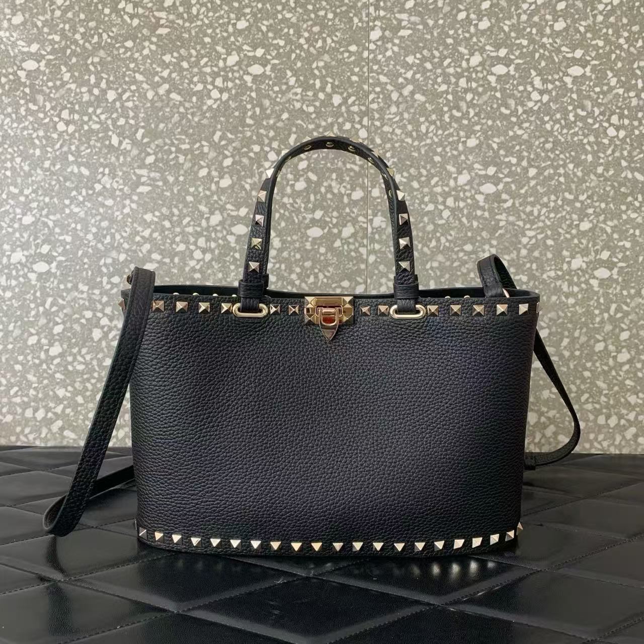  Valentino   Garavani Rockstud 鉚釘托特包 精品 時尚