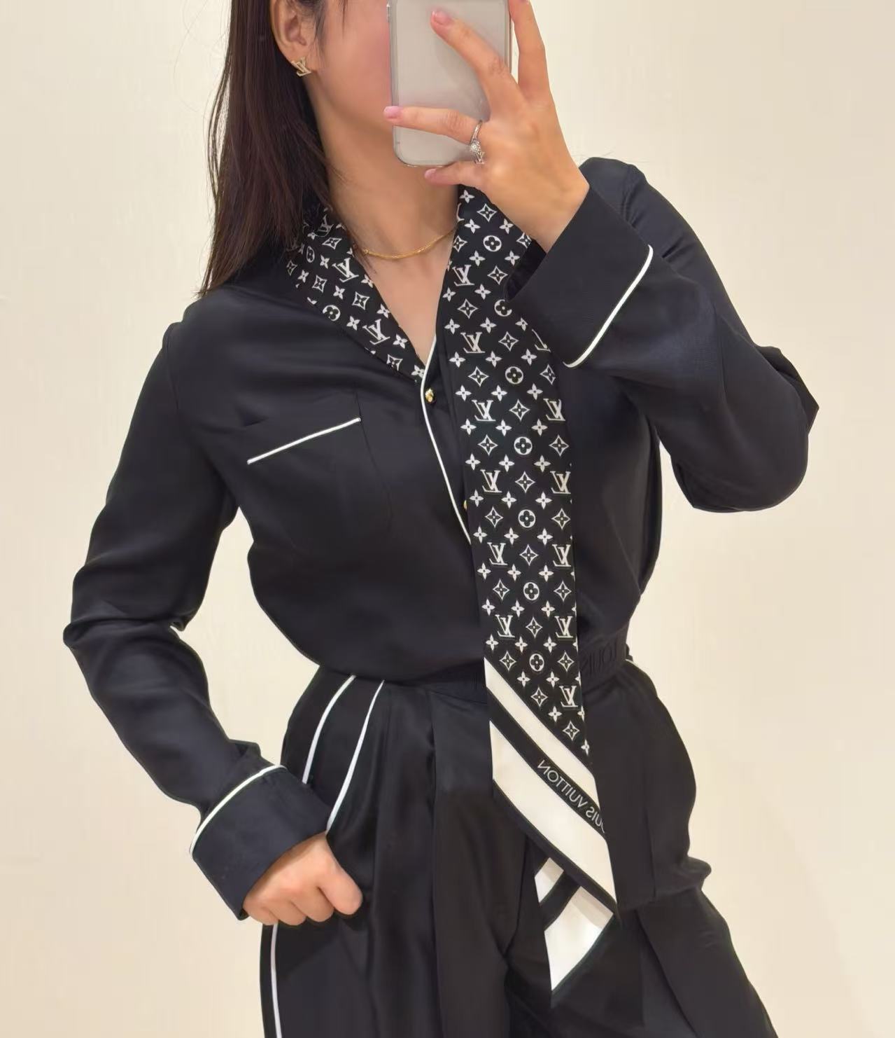 Louis Vuitton 老花飄帶真絲襯衫 精品 時尚