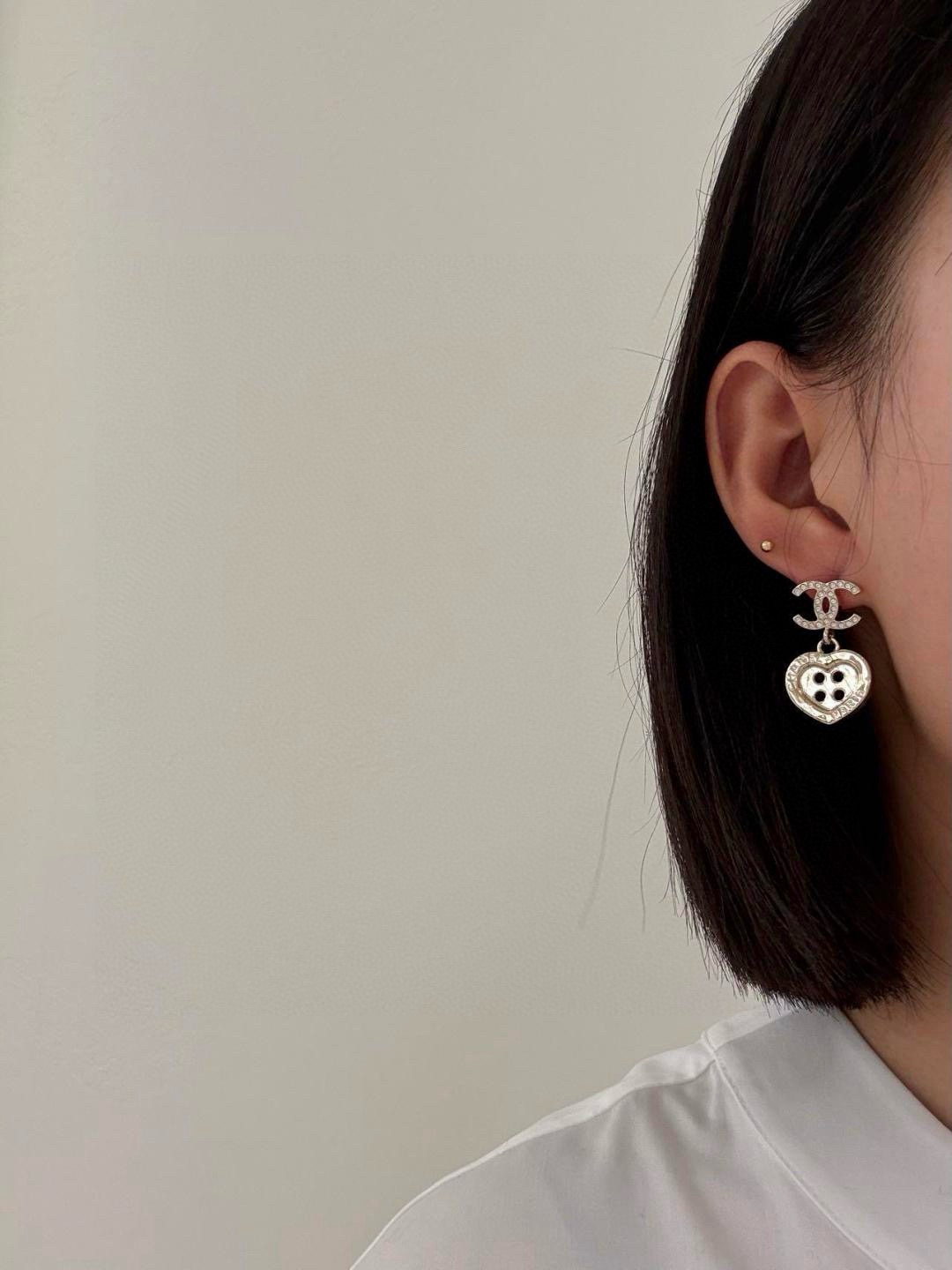 Chanel 雙C吊紐扣愛心耳環 精品, 時尚