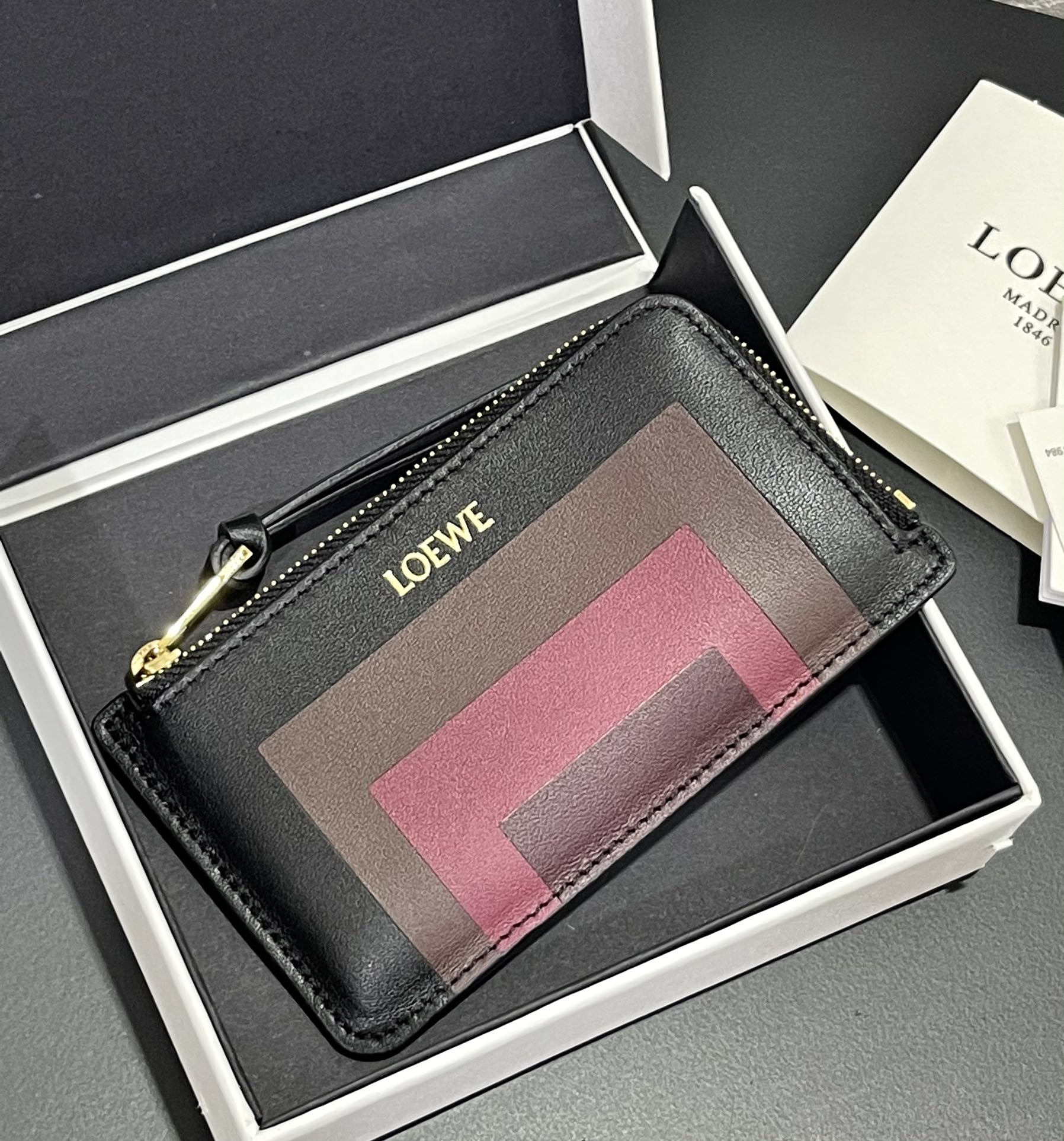  Loewe   聯名款精品拼接卡包