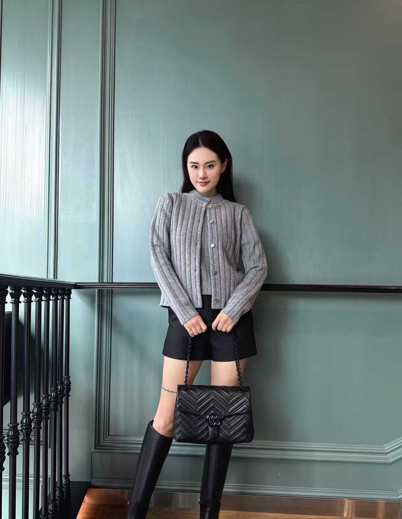 Gucci   領口珠片花朵針織開衫 精品 超A