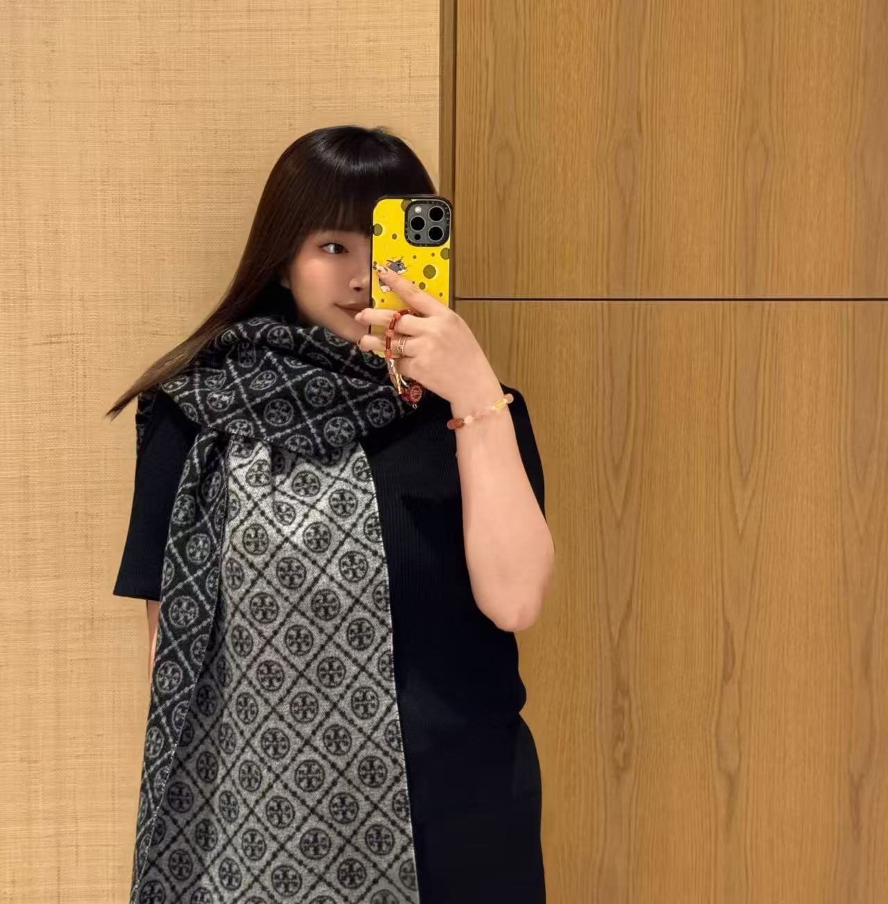 雙十一重磅特惠- Toryburch 雙面圍巾精品