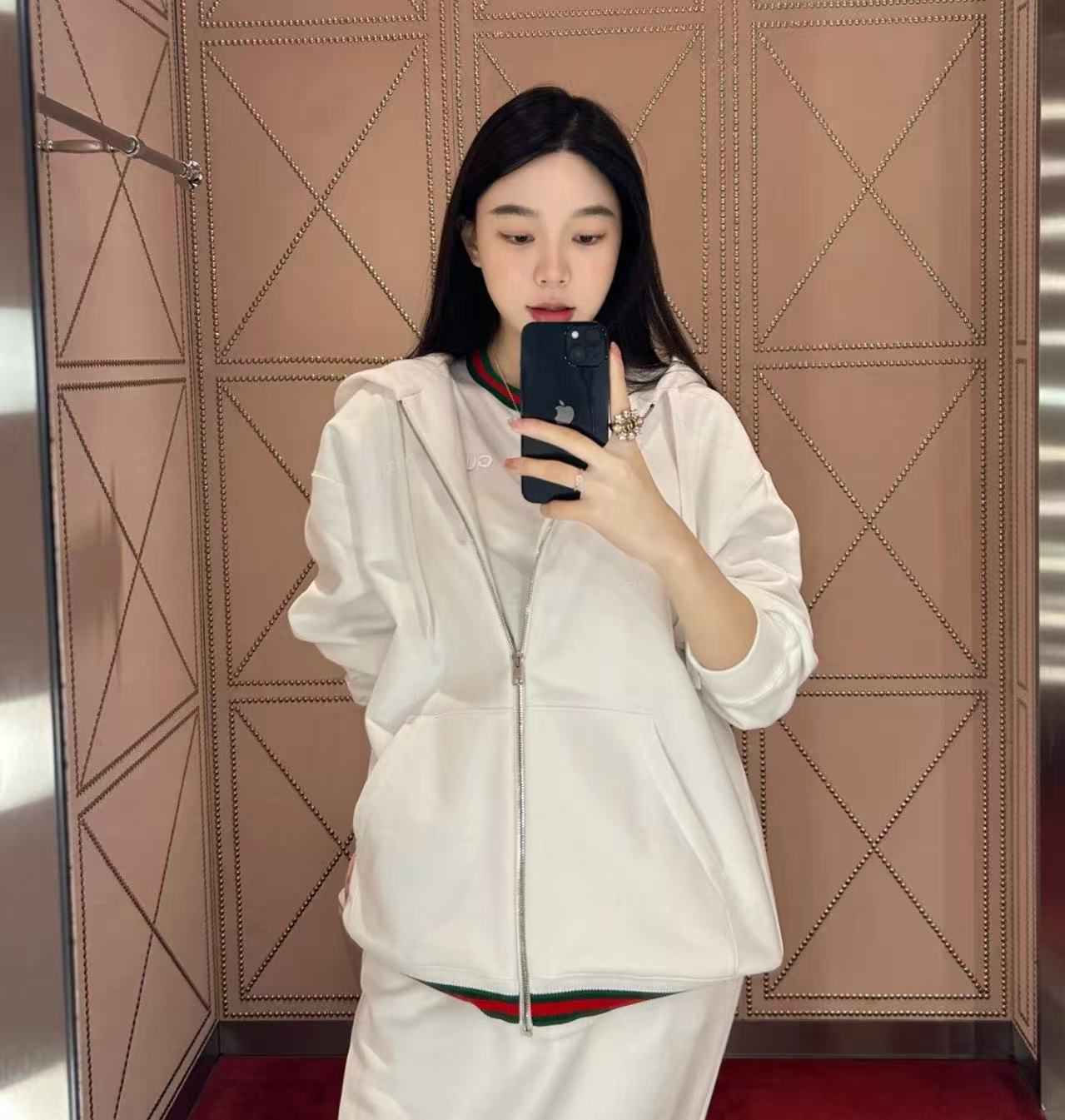 Gucci 字母章仔連帽外套 超A 精品