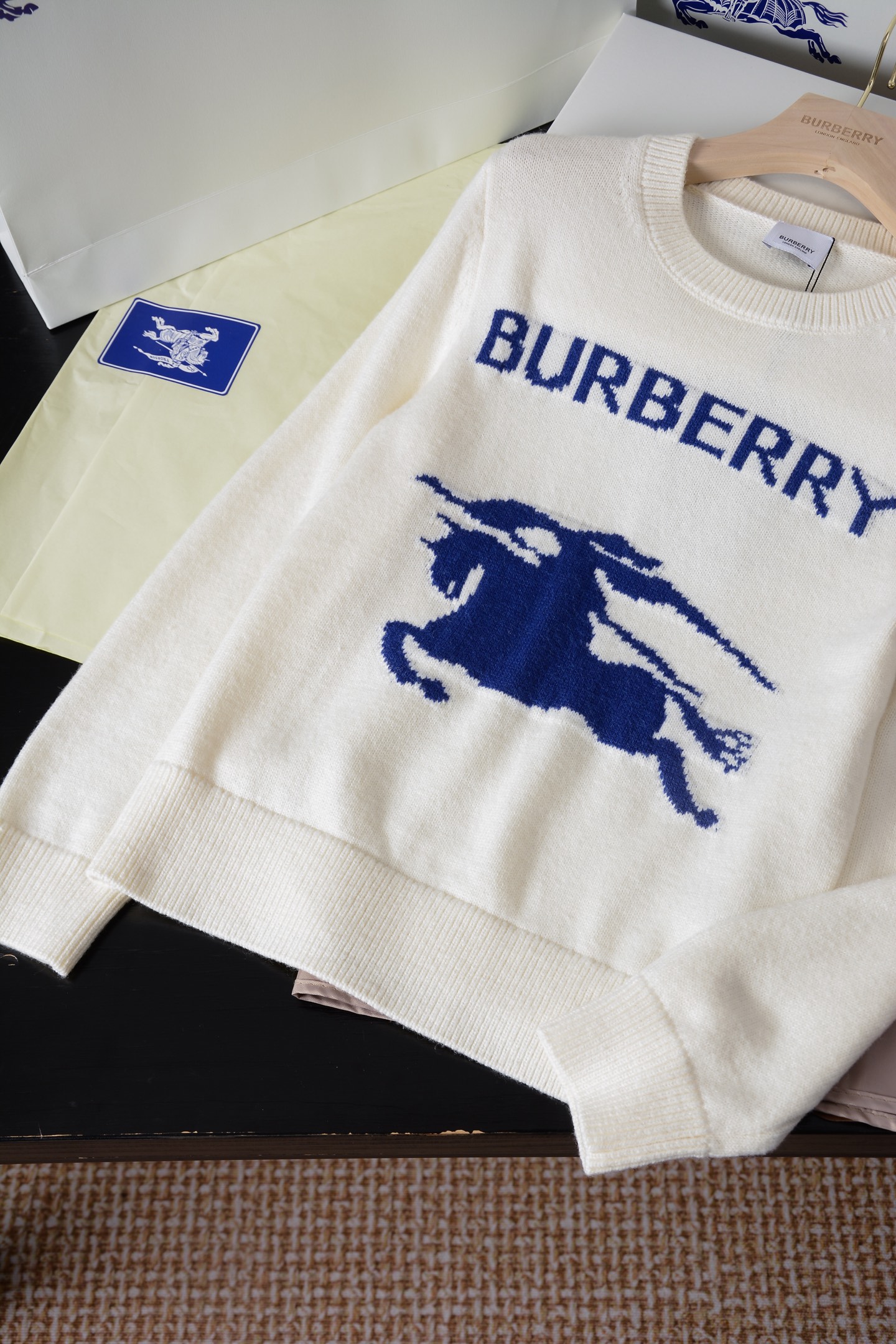 Burberry 女士馬術騎士徽標羊毛針織衫 精品, 時尚 - 19