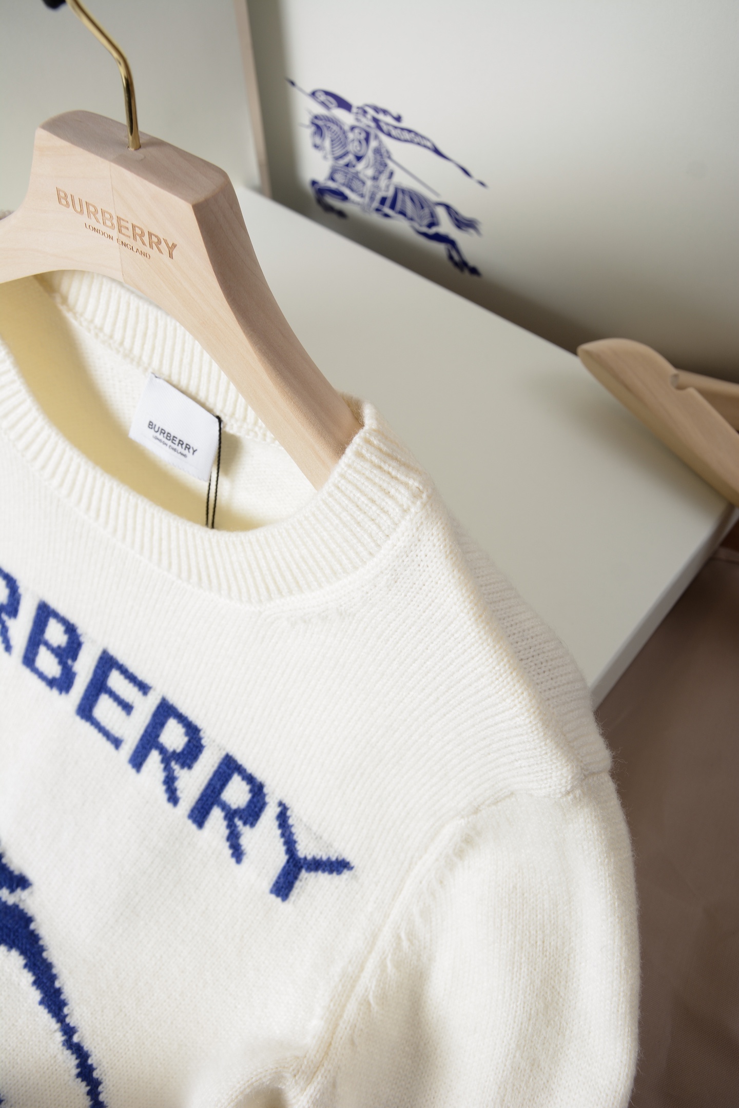 Burberry 女士馬術騎士徽標羊毛針織衫 精品, 時尚 - 25
