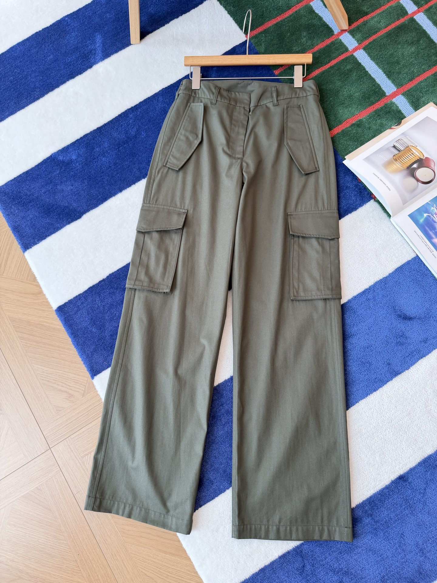 Burberry 橄欖綠奢侈品工裝寬褲 - 4