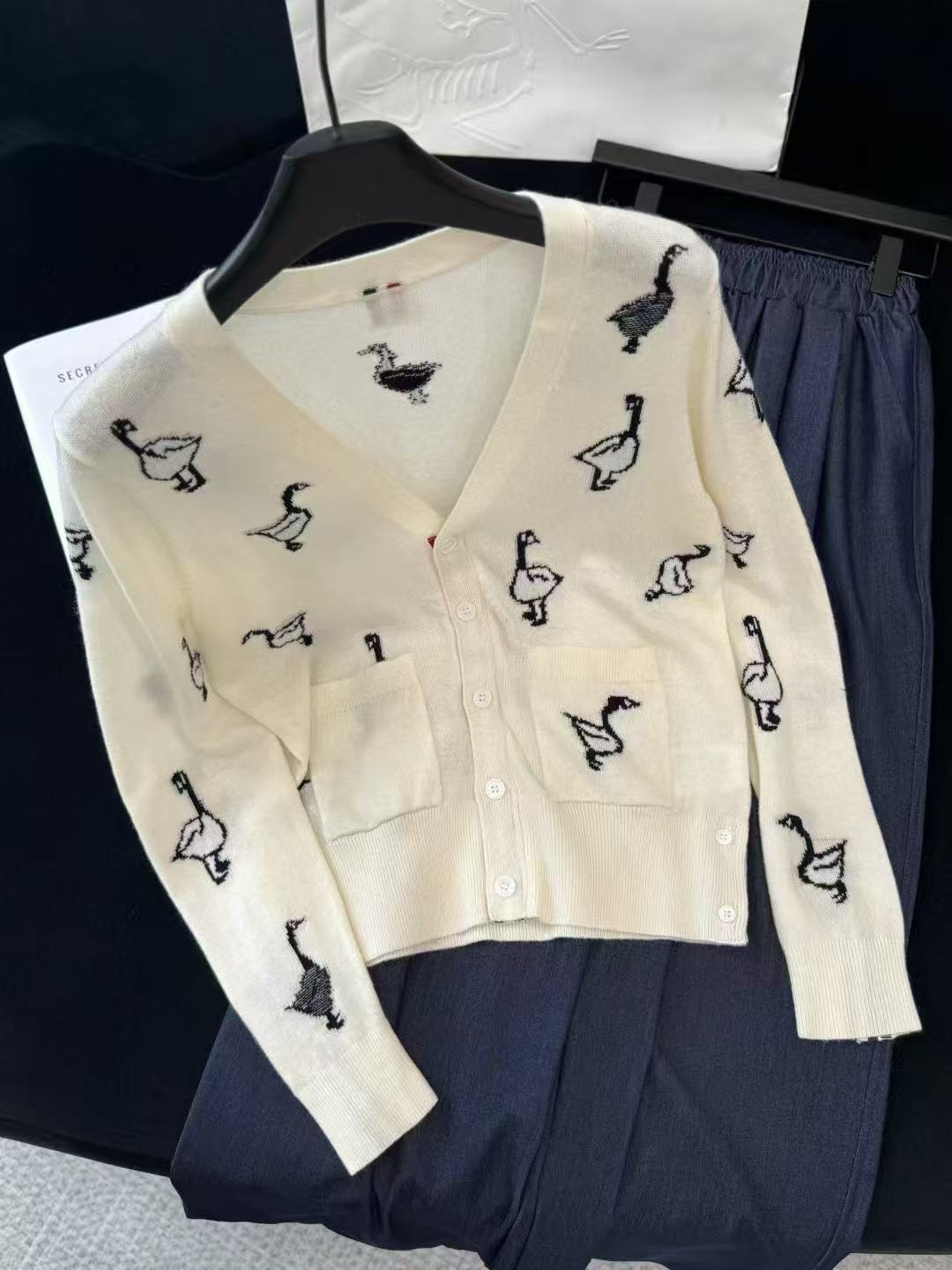 雙十一重磅福利款-Thom Browne 鴨子圖案羊毛開衫 精品復刻 - 3