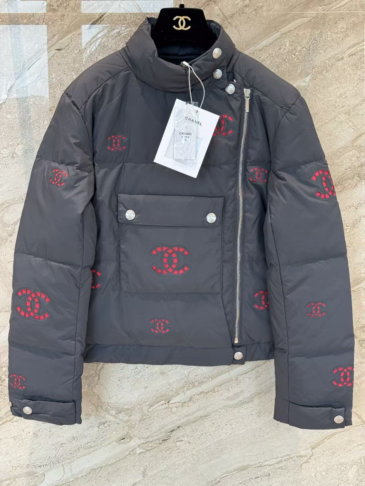 雙十一重磅福利款-Chanel 雙C標誌羽絨外套  – 精品復刻 - 4